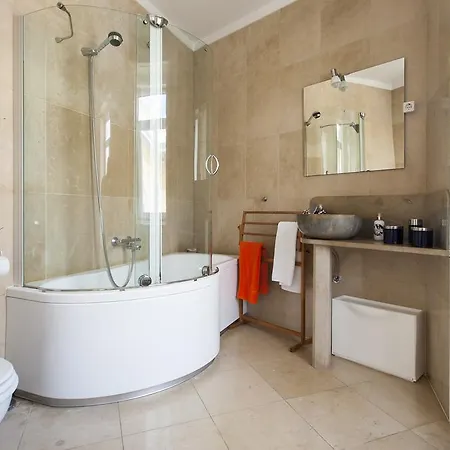 아파트 Joivy Spacious And Bright 1-bed Flat With Views In Lapa *