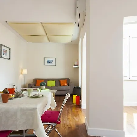 Joivy Spacious And Bright 1-bed Flat With Views In Lapa * 리스본