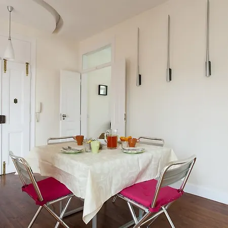 Joivy Spacious And Bright 1-bed Flat With Views In Lapa 아파트 리스본