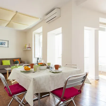 Joivy Spacious And Bright 1-bed Flat With Views In Lapa 리스본