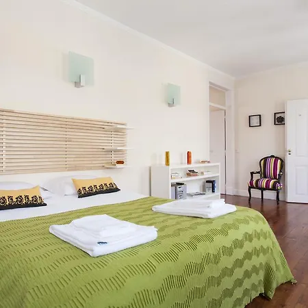Joivy Spacious And Bright 1-bed Flat With Views In Lapa * Lissabon