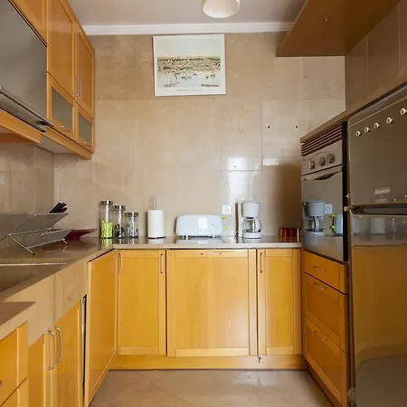 Joivy Spacious And Bright 1-bed Flat With Views In Lapa 아파트 리스본