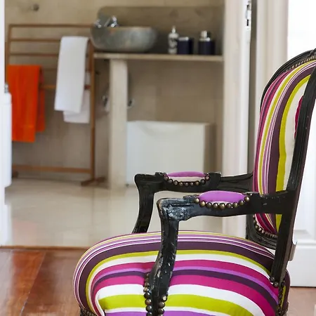 Joivy Spacious And Bright 1-bed Flat With Views In Lapa Lissabon