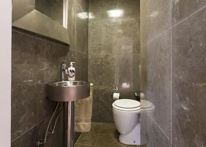 Joivy Spacious And Bright 1-Bed Flat With City Views In Lapa