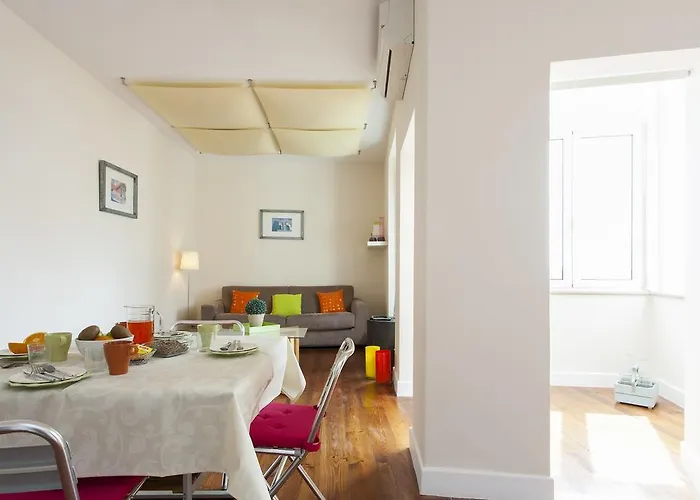 Joivy Spacious And Bright 1-Bed Flat With City Views In Lapa * Lisboa